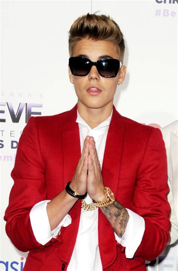 Justin Bieber Sends Texts To Selena Gomez — Singer Still In Contact – Hollywood Life