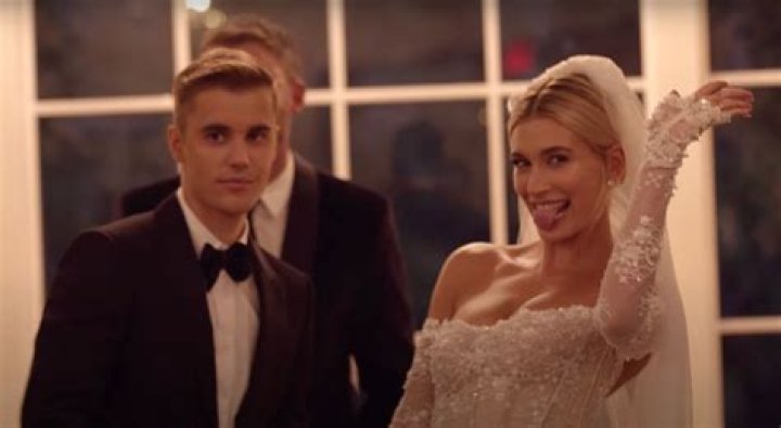 Justin Bieber Sings About Love For Hailey Baldwin On ‘SNL’ With Romantic Tunes ‘Yummy’ & ‘Intentions’