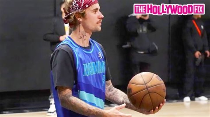 Justin Bieber Sports Wild Hot Pink Outfit As He Gears Up For ‘SNL’ Performance In NYC — Pics