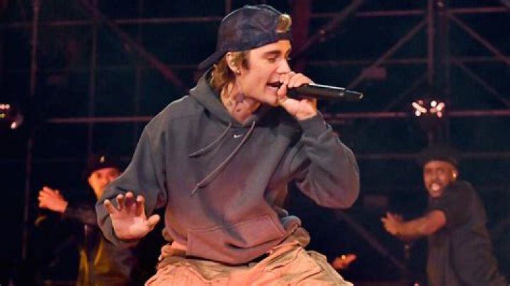 Justin Bieber Surprises Fans Practicing A Dance Routine To His New Hit ‘Holy’ & Their Reaction Is Priceless