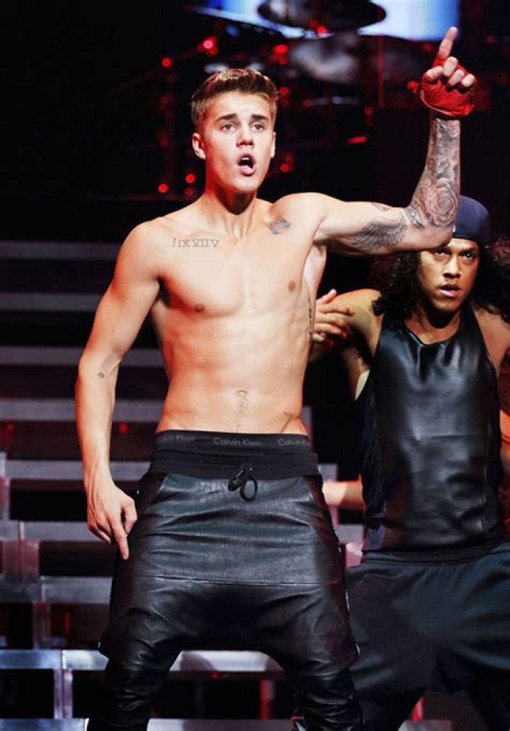 Justin Bieber Vs. Harry Styles & More: Vote For The Sexiest Shirtless Singer