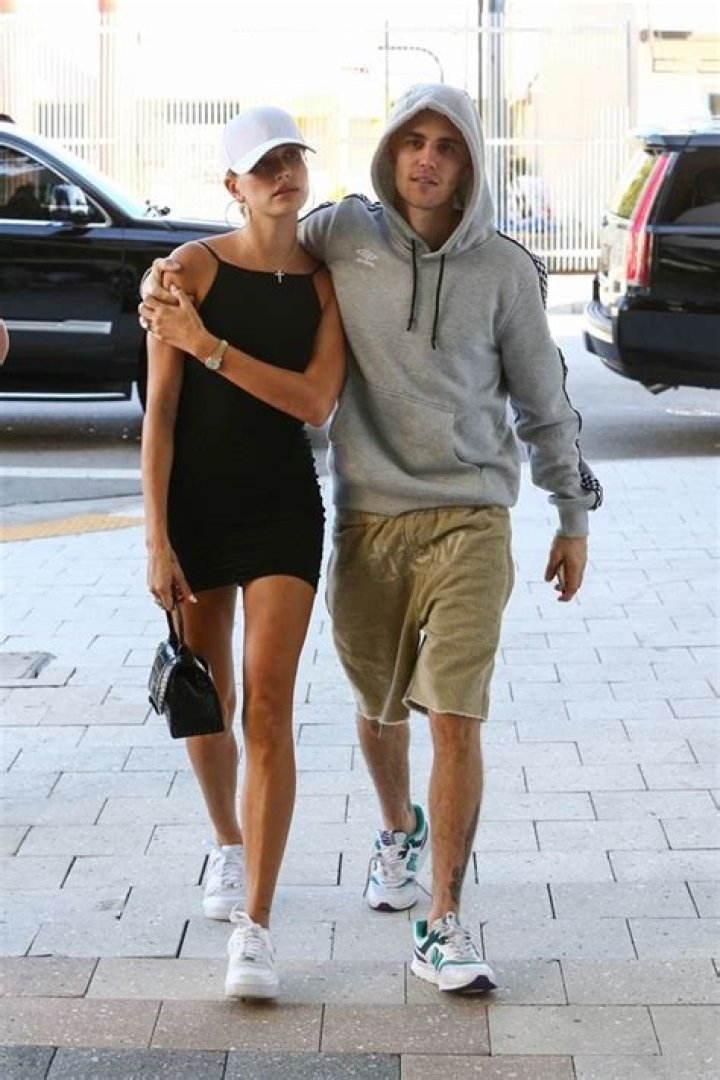 Justin Bieber Wraps His Arm Around Hailey Baldwin As They Take A Romantic Stroll In Miami — Pic
