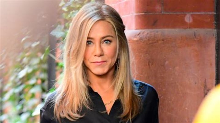 Justin Theroux Posts Jennifer Aniston Lighting Up In Birthday Video – Hollywood Life