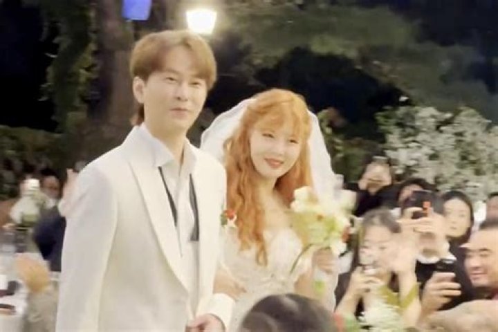 K-Pop Stars HyunA & E’Dawn Cut From Their Label After Confirming Relationship & Fans Are Shocked