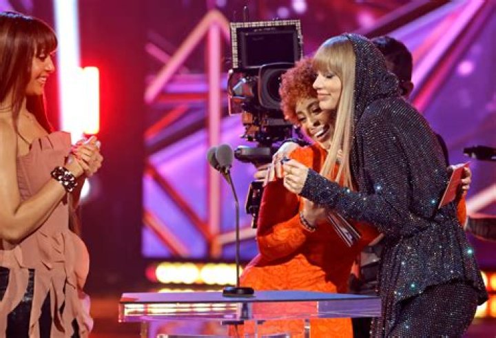 Kacey Musgraves Talks Taylor Swift Collab At Variety Power Of Women – Hollywood Life