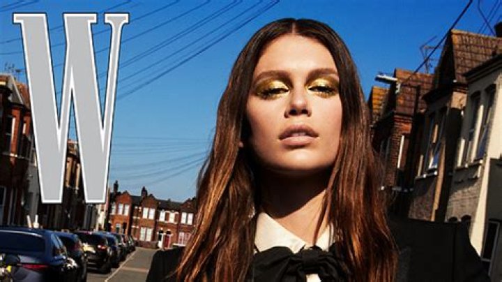 Kaia Gerber’s Gold Metal Bra For ‘W’ Magazine: Photos – Hollywood Life