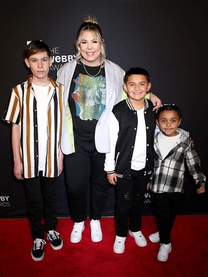 Kailyn Lowry’s Sons Lux & Creed Look Like Twins In Adorable New Photo – Hollywood Life