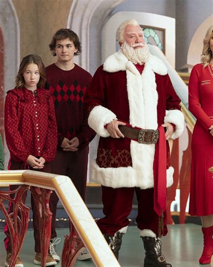 Kal Penn Teases Simon Could Become The New Santa Claus (Exclusive) – Hollywood Life