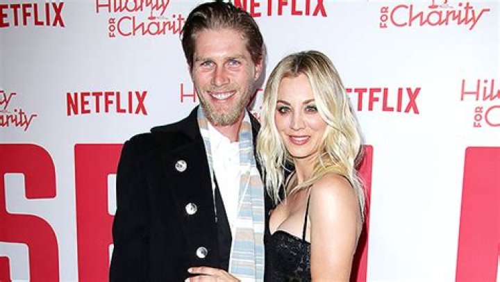 Kaley Cuoco & Karl Cook Do The Koala Challenge — Watch Funny Clip – Hollywood Life