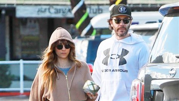 Kaley Cuoco Kisses Tom Pelphrey As She Shows Off Her Baby Bump On Lunch Date