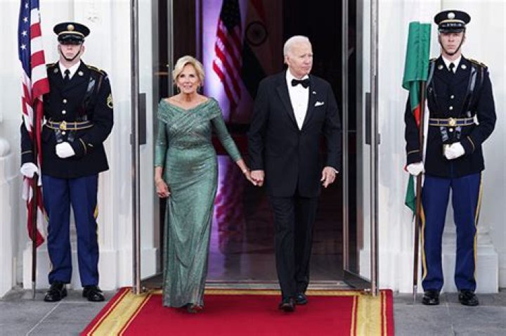 Kamala Harris Glitters In Gold Dress At White House State Dinner – Hollywood Life
