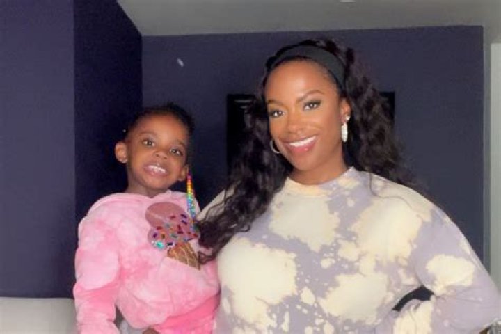 Kandi Burruss’ Daughter Blaze, 10 Mos., Takes Her First Steps In Cute New Video — Watch