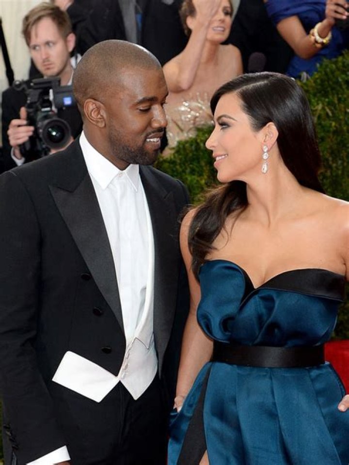 Kanye West & Kim Kardashian’s Prenup — It Needs To Be Signed Before Marriage – Hollywood Life