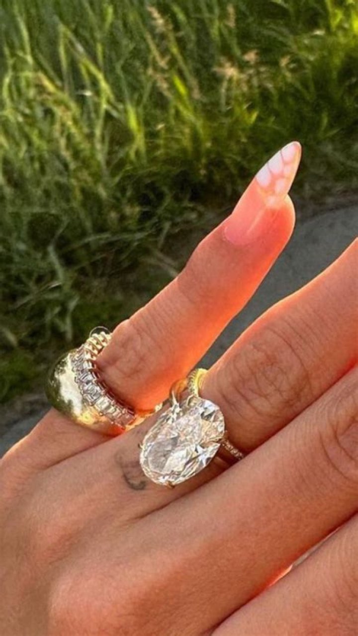 Kanye West Wearing Wedding Ring On Left Hand After Reported Marriage – Hollywood Life