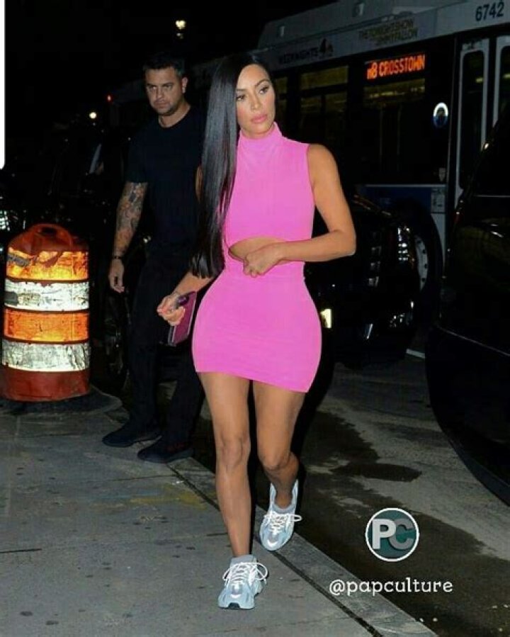 Kardashian-Jenner Sisters Wearing Pink: Photos Of Kim, Kylie & More