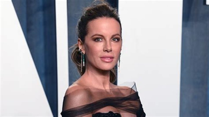 Kate Beckinsale’s Playboy Bunny Outfit: Photos – Hollywood Life