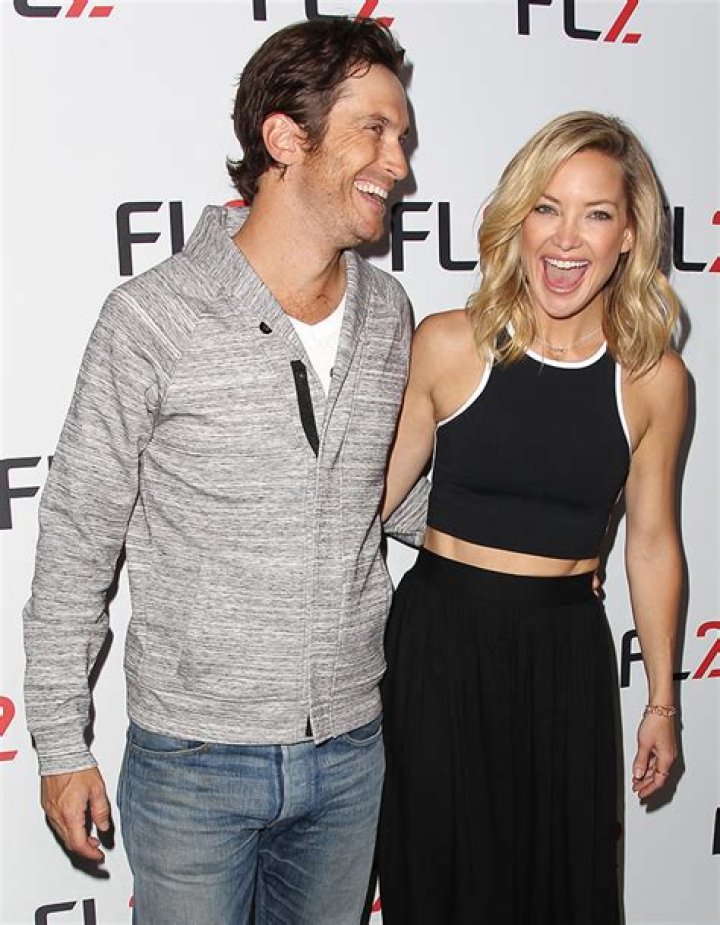 Kate Hudson’s Siblings: All About Her Brother Oliver, Her Estranged Sister & More