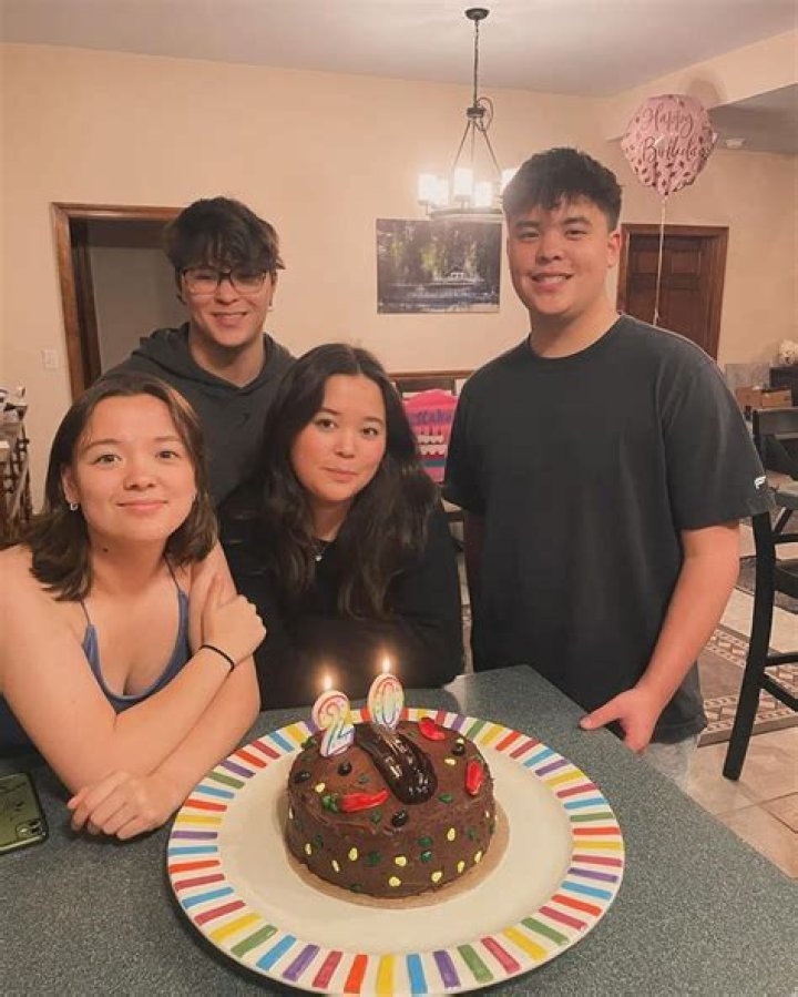 Kate & Jon Gosselin Both Find It ‘Painful’ The Family Is So Divided On Sextuplets 15th Birthday