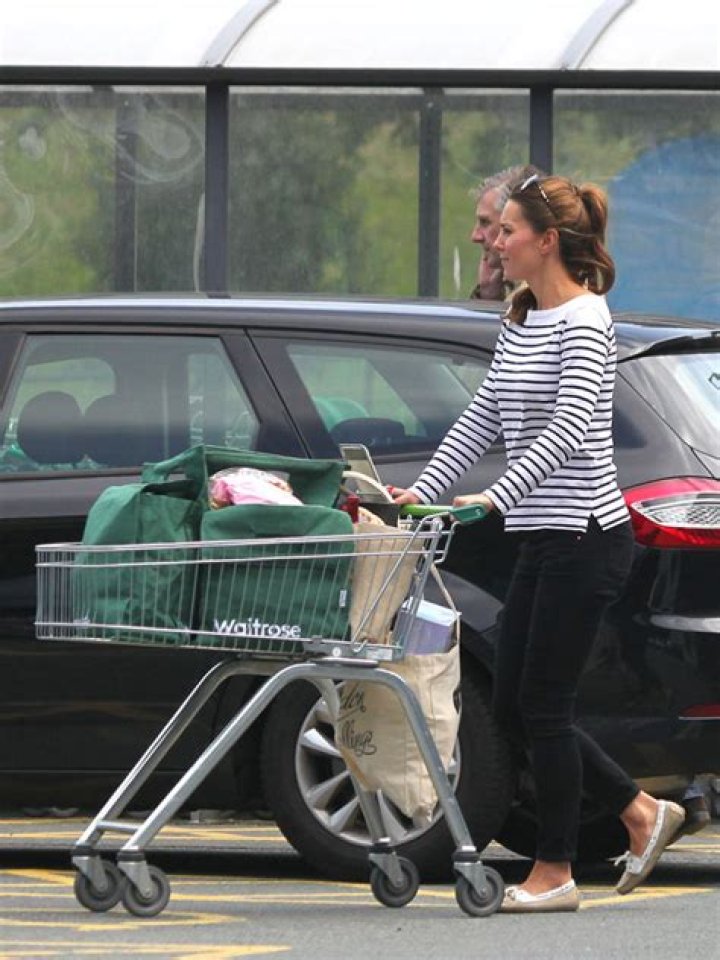 Kate Middelton: Shopping At Waitrose — Post-Pregnancy
