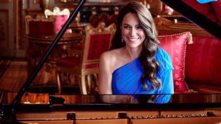 Kate Middleton Plays Piano For ‘Royal Carols’ Performance – Hollywood Life