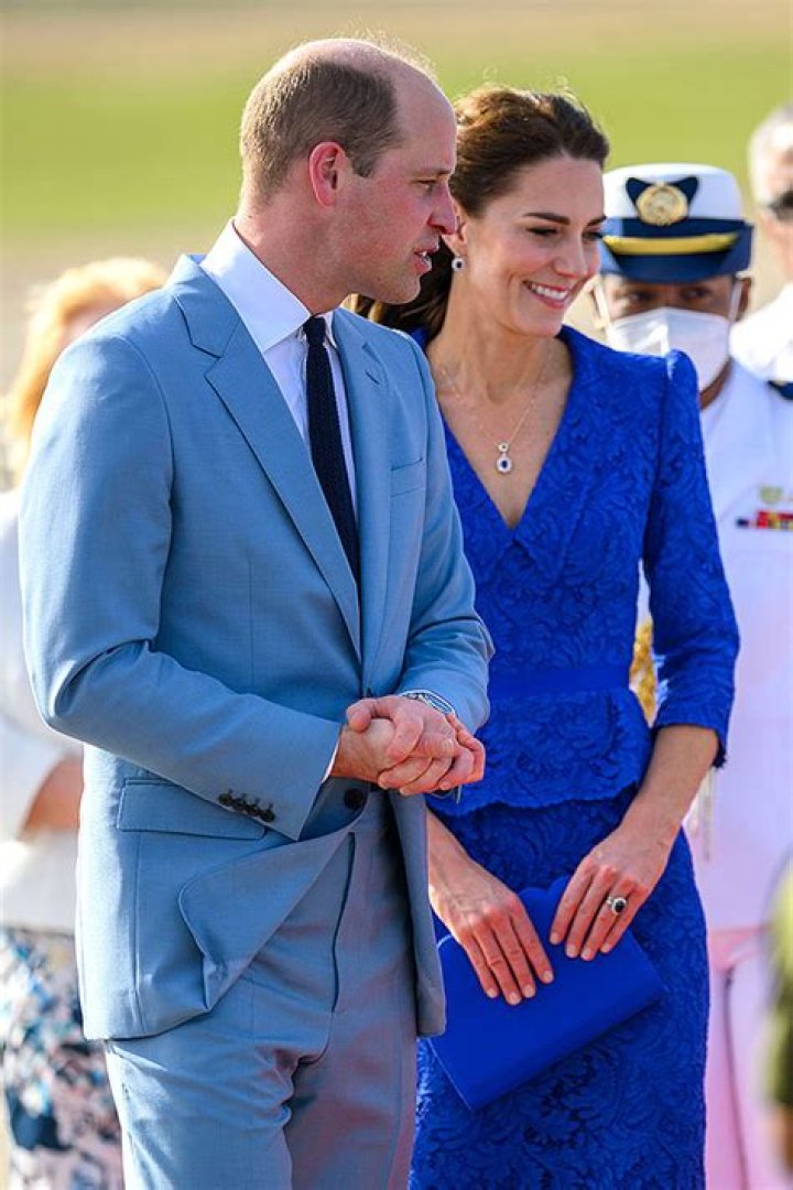 Kate Middleton & Prince William Make Tribute to Belize In Blue: Photos – Hollywood Life