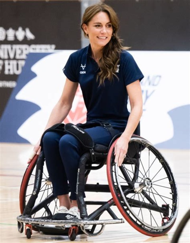 Kate Middleton Rocks Sweatpants While Playing Wheelchair Rugby: Photos – Hollywood Life