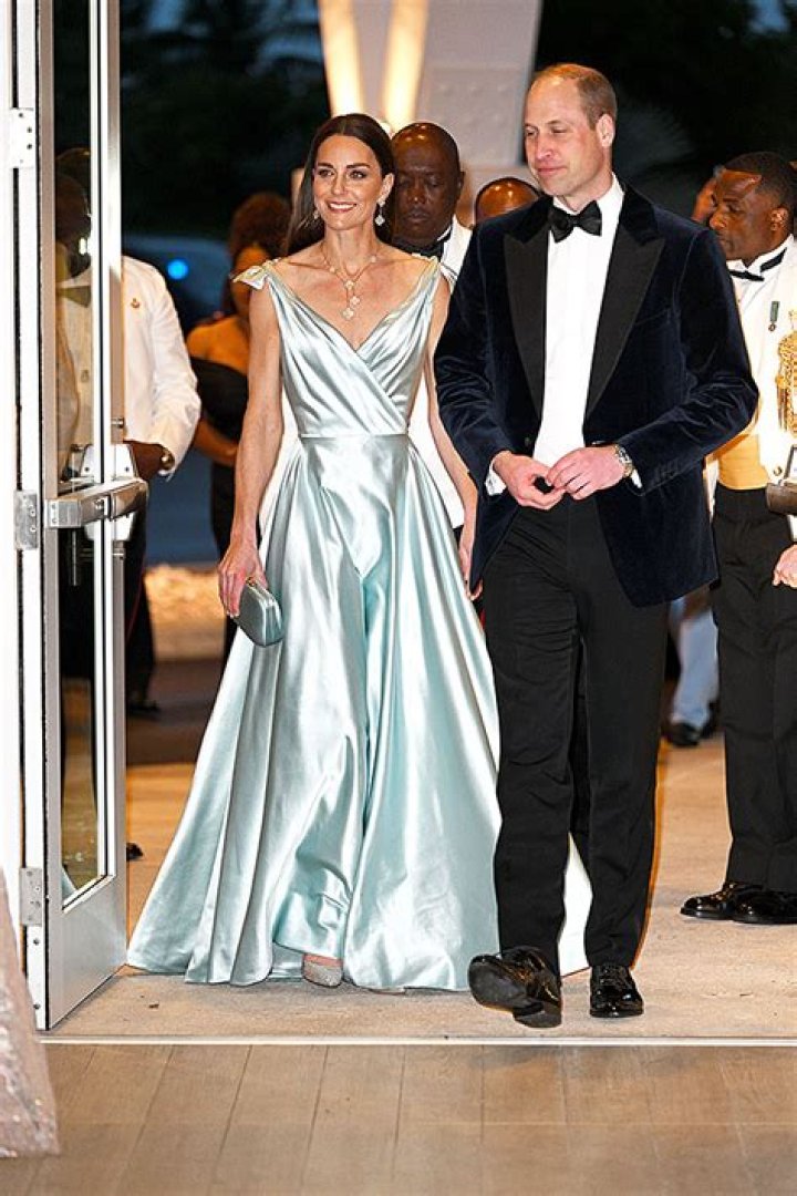 Kate Middleton Stuns In Blue Satin Gown On Caribbean Tour: Photos – Hollywood Life