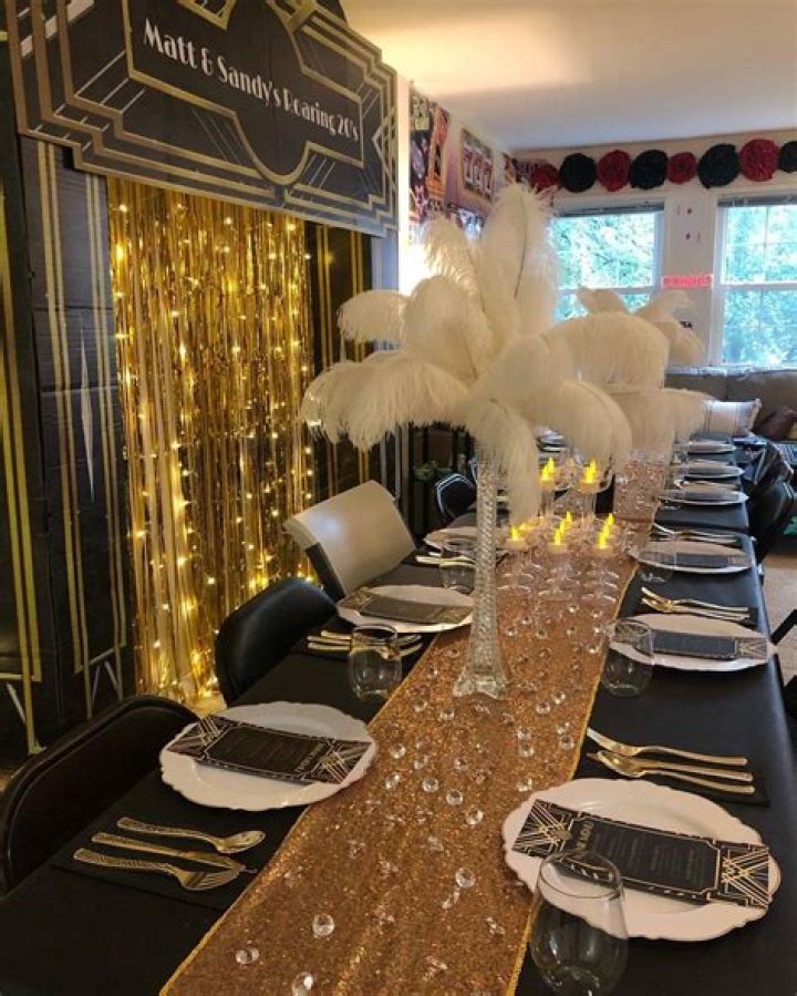 Kate Upton Looks Just Like Marilyn Monroe In New 1920s Themed Party Pics