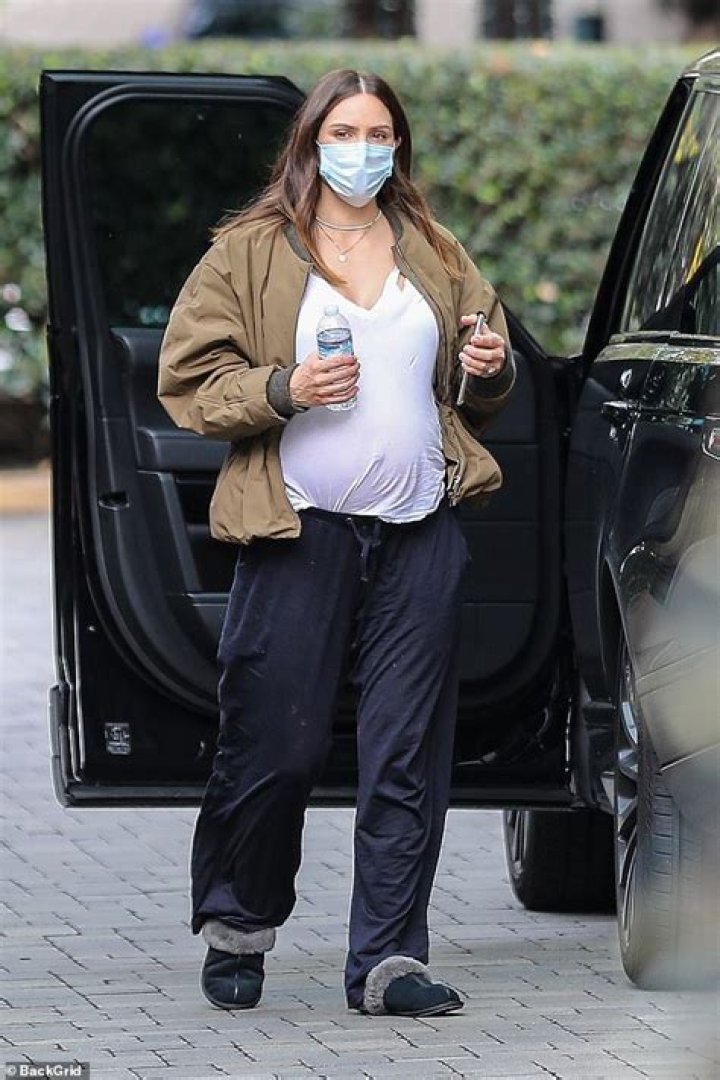 Katharine McPhee’s Baby Bump Seen For The 1st Time In Pic With David Foster After Pregnancy News