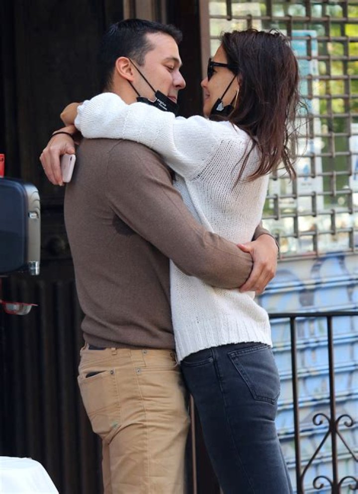 Katie Holmes, 41, Passionately Kisses New Boyfriend Emilio Vitolo Jr., 33, During Romantic Dinner Date In NYC – Pic