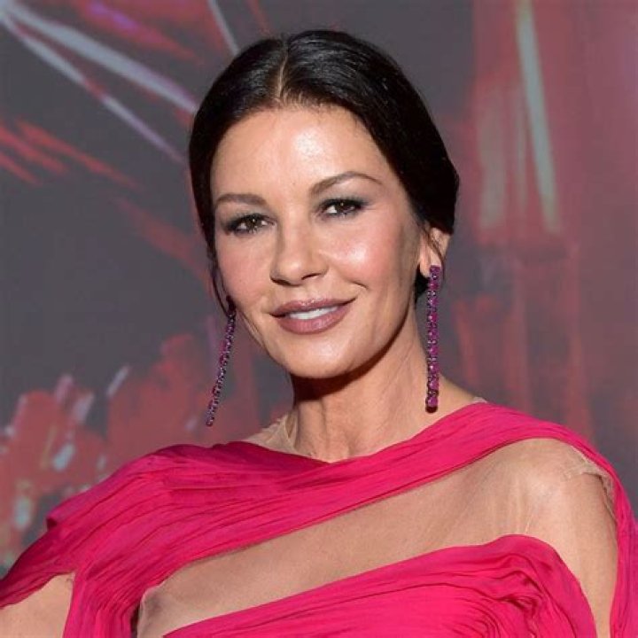 Katie Holmes Is Pretty In A Pink Mini For The ‘Gravity’ Premiere