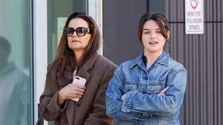 Katie Holmes Says Suri Sings ‘Blue Moon’ In New Movie – Hollywood Life