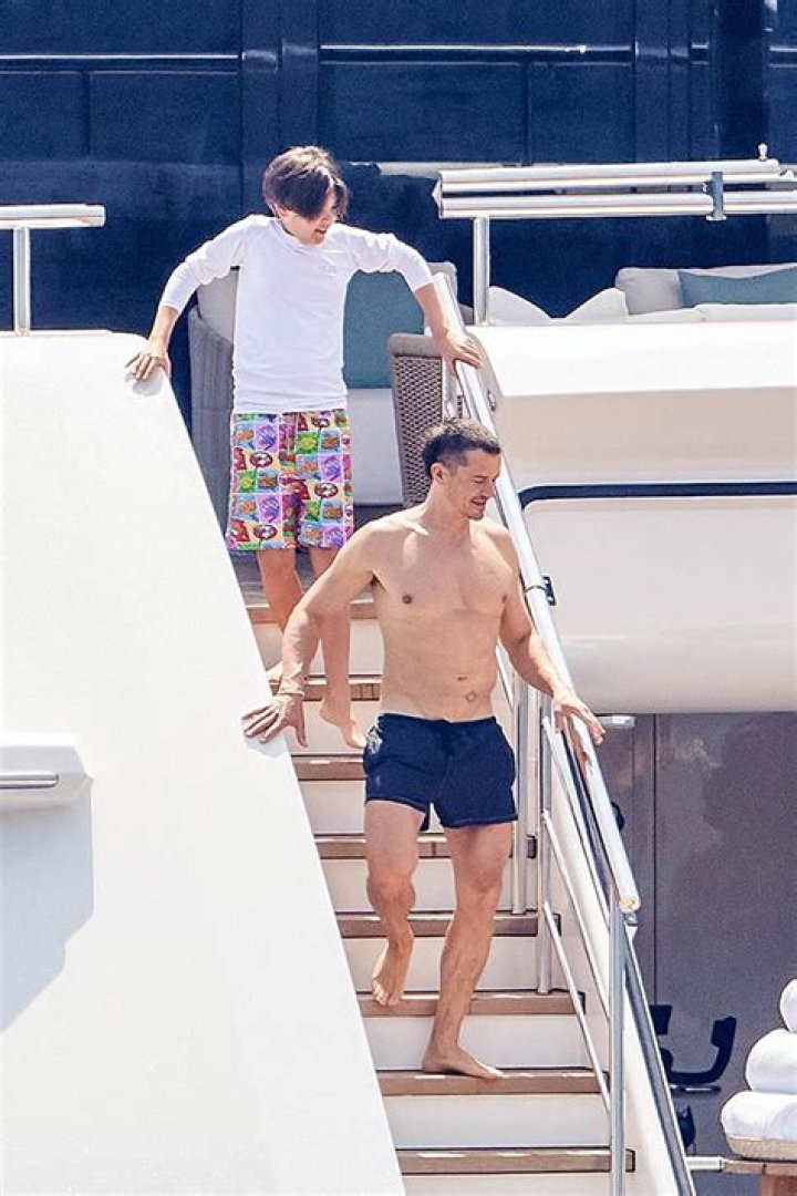 Katy Perry, Daughter Daisy, Orlando Bloom & His Son On Yacht: Photos – Hollywood Life