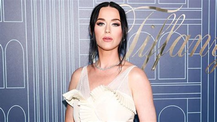 Katy Perry Debuts Bangs In New Video – Hollywood Life