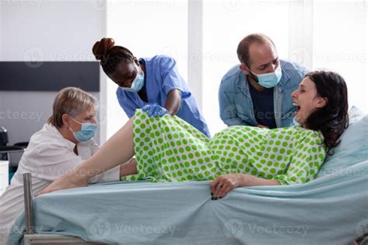 Katy Perry & Other Pregnant Stars: Why It’s Safer To Give Birth In Hospital Than At Home