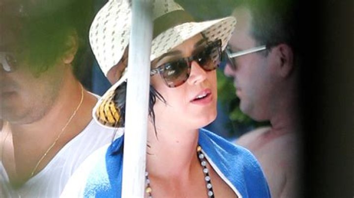 Katy Perry Rocks Black Swimsuit On Yacht Trip With Orlando Bloom – Hollywood Life