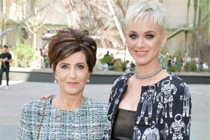 Katy Perry’s Hairstyles: See Her Different Looks Over The Years