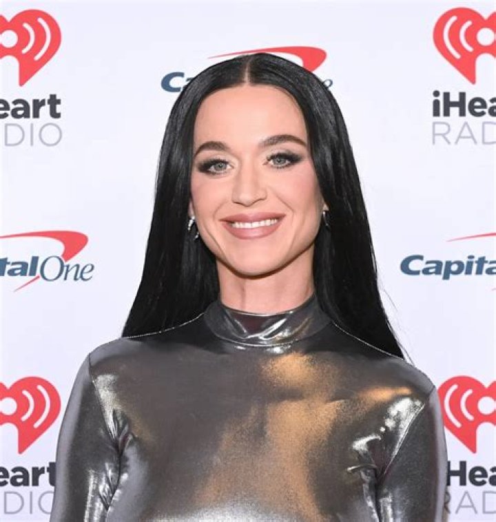 Katy Perry Shows Off Black Hair Makeover — See Before & After Pics – Hollywood Life