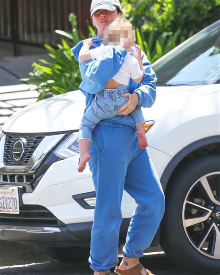 Katy Perry Takes Daughter Daisy Dove On Shopping Spree In Paris – Hollywood Life