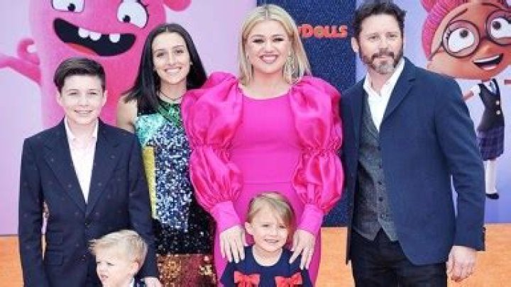 Kelly Clarkson ‘Cherishes’ Time With Her Kids After Winning Primary Custody: ‘They’re Her World’