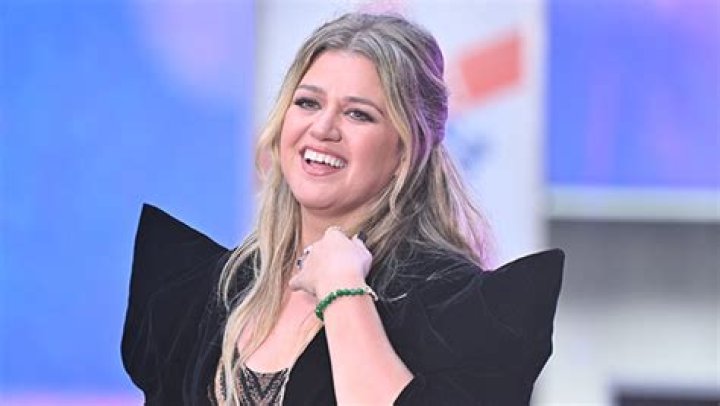 Kelly Clarkson Denies Dissing Taylor Swift and Travis Kelce’s Romance – Hollywood Life