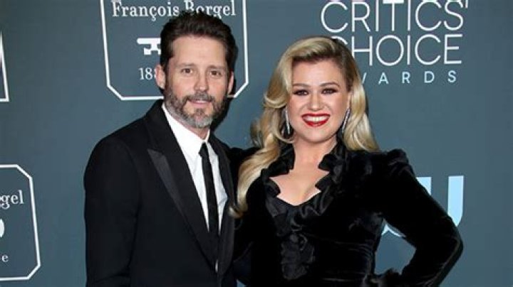 Kelly Clarkson Gives Ex Brandon Blackstock 5 Percent Of Montana Ranch – Hollywood Life