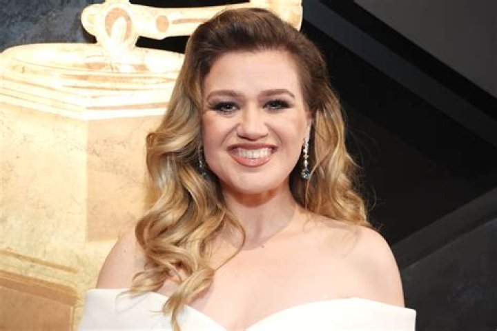 Kelly Clarkson Is Feeling ‘Amazing’ As She Celebrates Divorce Win With Girls’ Trip To Las Vegas