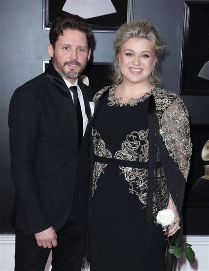Kelly Clarkson Jokes That She’ll Be ‘Single Forever’ After Brandon Blackstock Split — Watch
