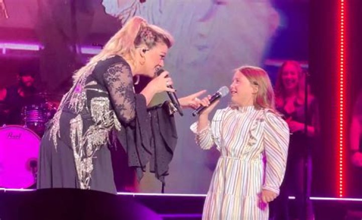 Kelly Clarkson Performs ‘It’s Quiet Uptown’ From ‘Hamilton:’ Watch – Hollywood Life
