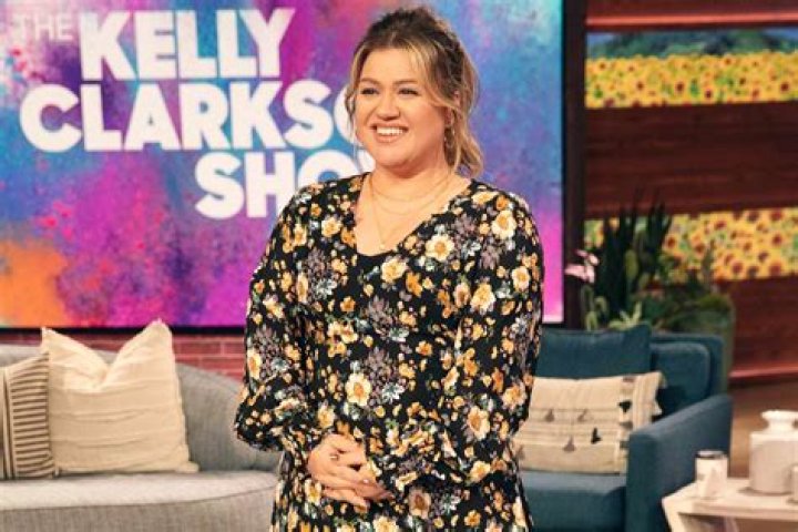 Kelly Clarkson Replaces Ellen DeGeneres As Her Talk Show Moves To Prime Time Slot