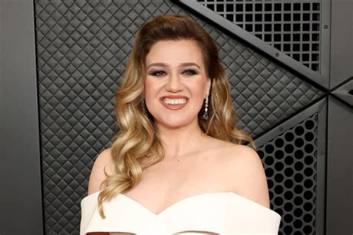 Kelly Clarkson Scores Big Win In Divorce After Judge Orders Her Ex To Pay For His Montana Ranch