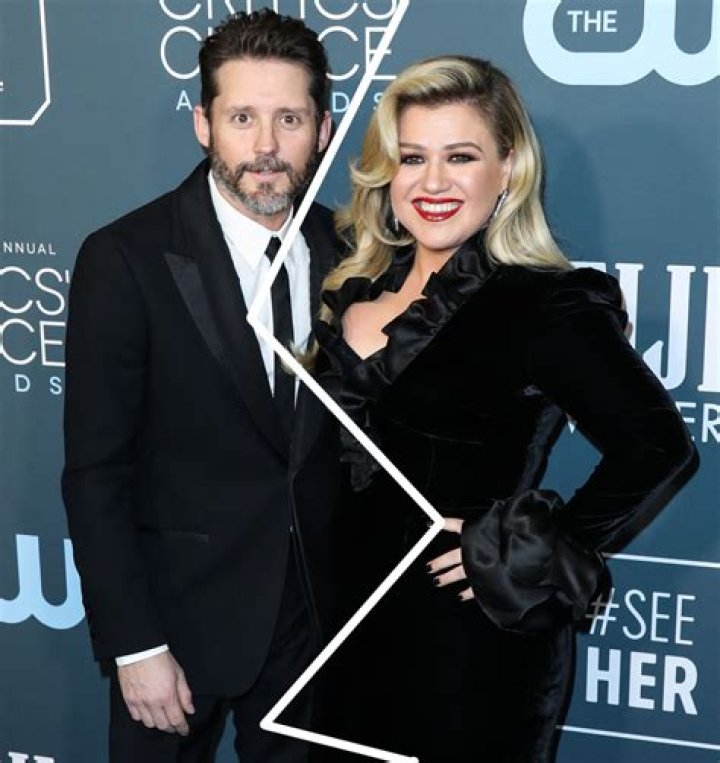 Kelly Clarkson Steps Out In 1st Appearance Since Filing For Divorce From Husband Brandon