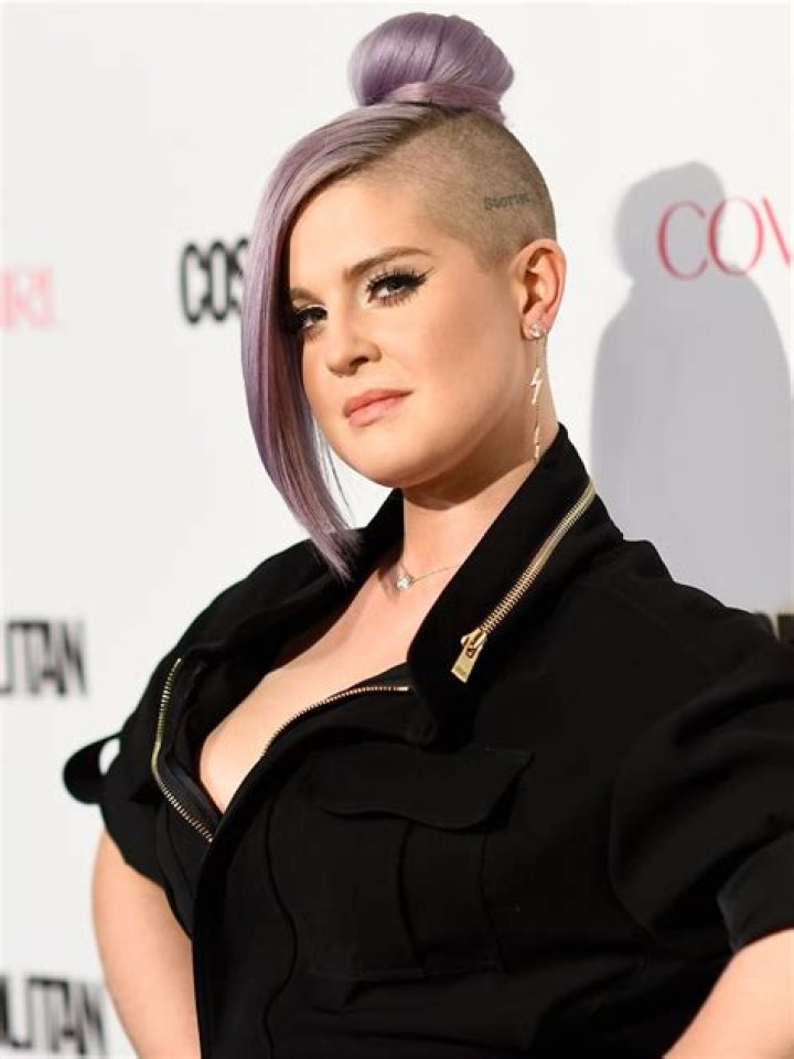 Kelly Osbourne Looks Super Slim In Edgy Black Outfit After 85 Lb. Weight Loss