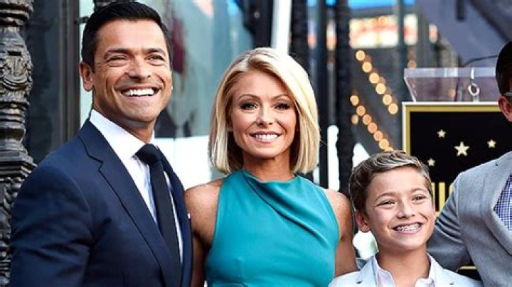 Kelly Ripa & Mark Consuelos Dress Up With Son Joaquin For Gaynor Gala – Hollywood Life